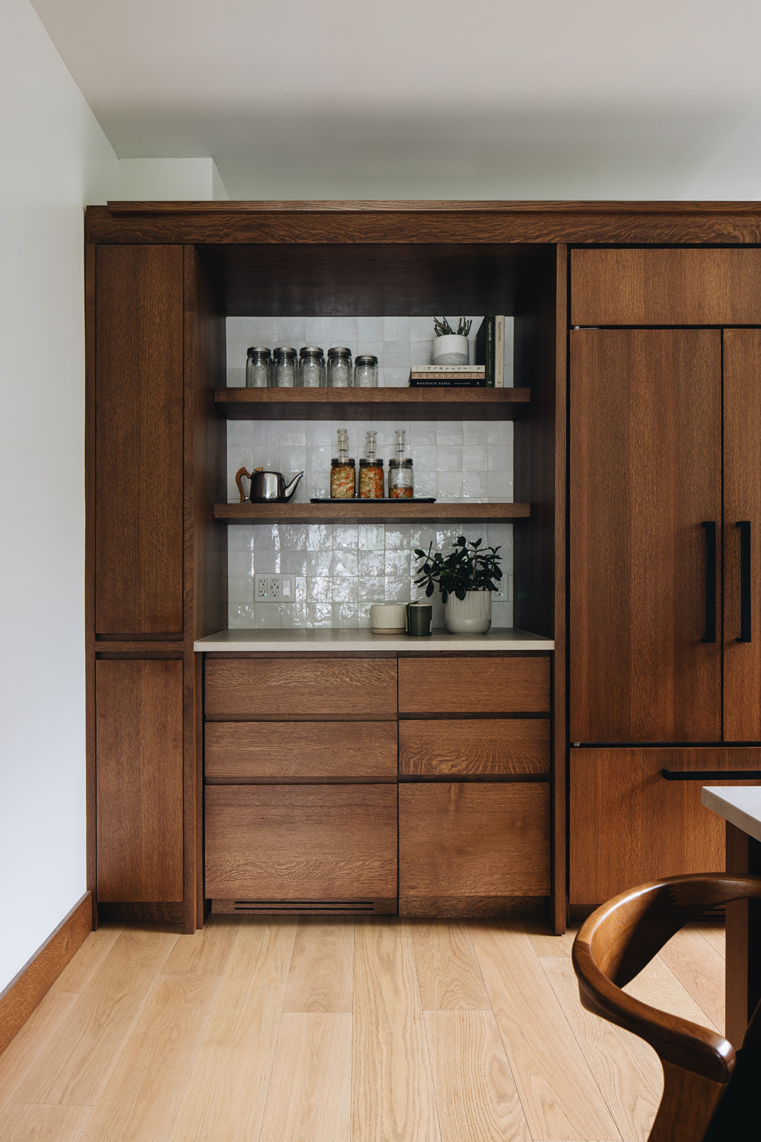 Handcrafted details in kitchen furniture inspired by dining room